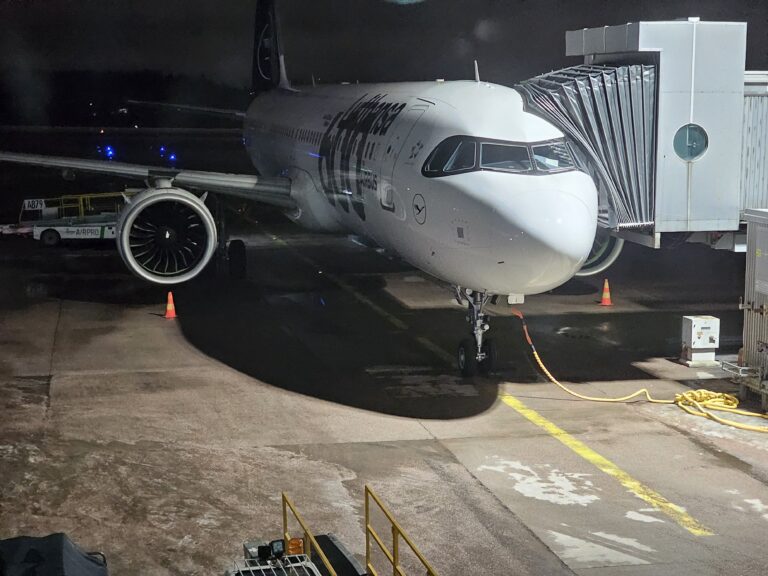 Kentällä aamupalalla