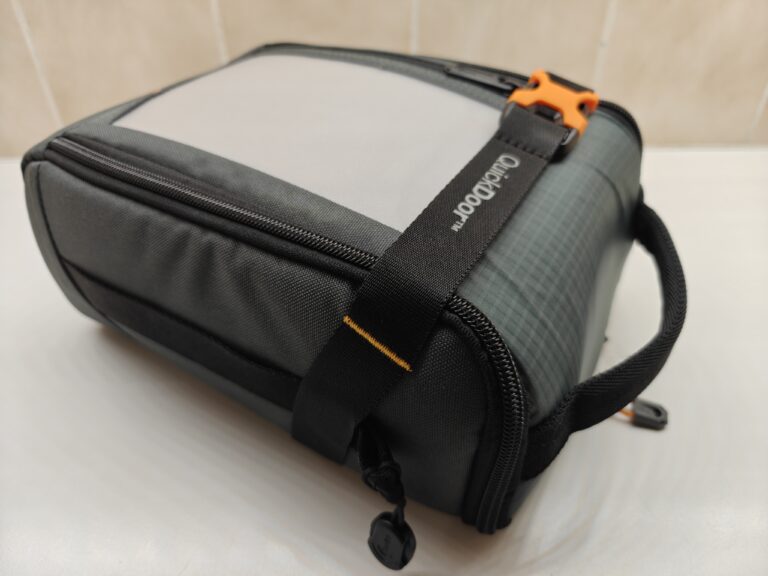 Välineitä kameran kuljetukseen