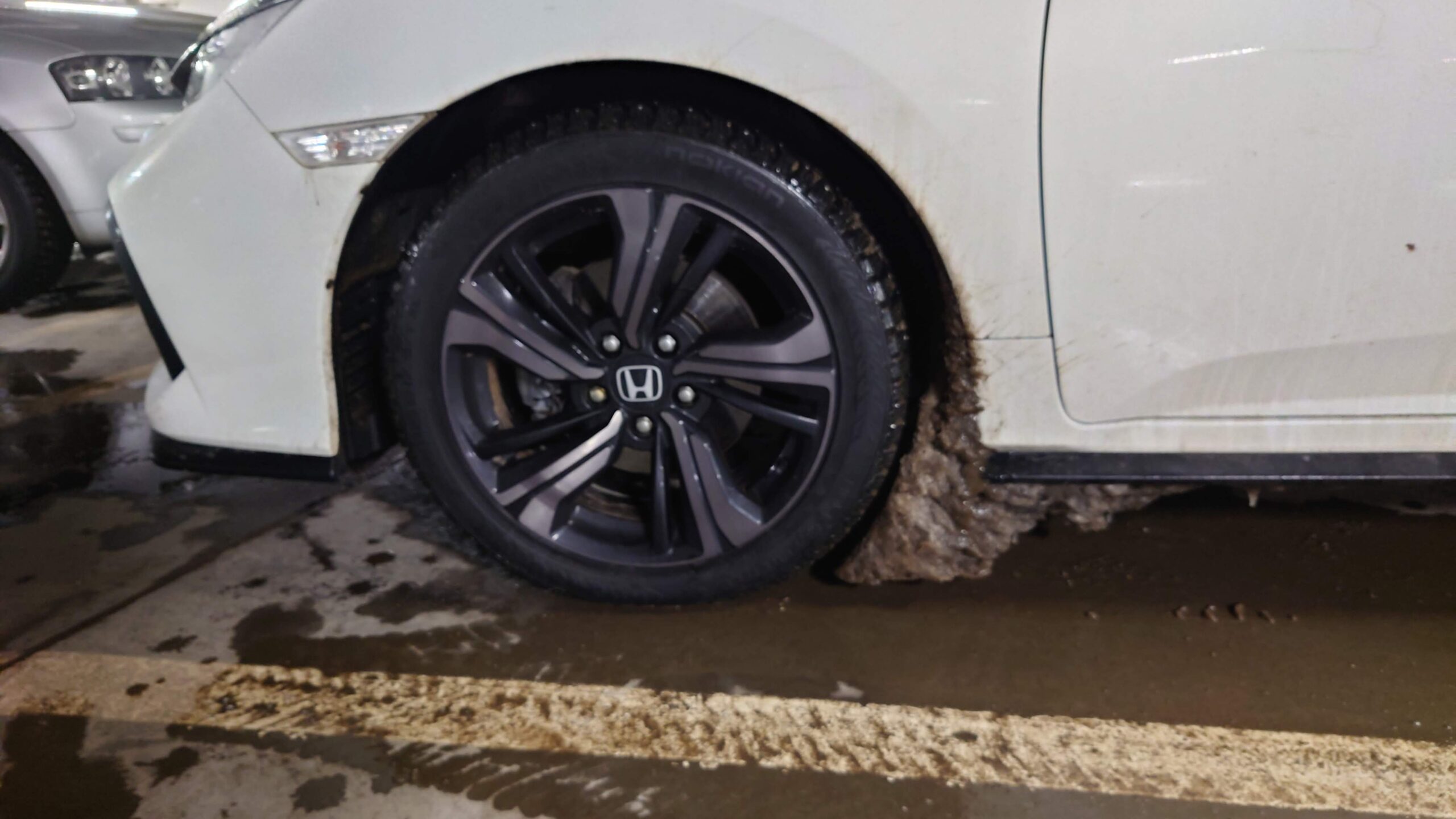 Kuinka Civic etenee lumessa?