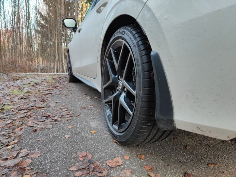 Renkaat, vanteet ja roiskeläpät