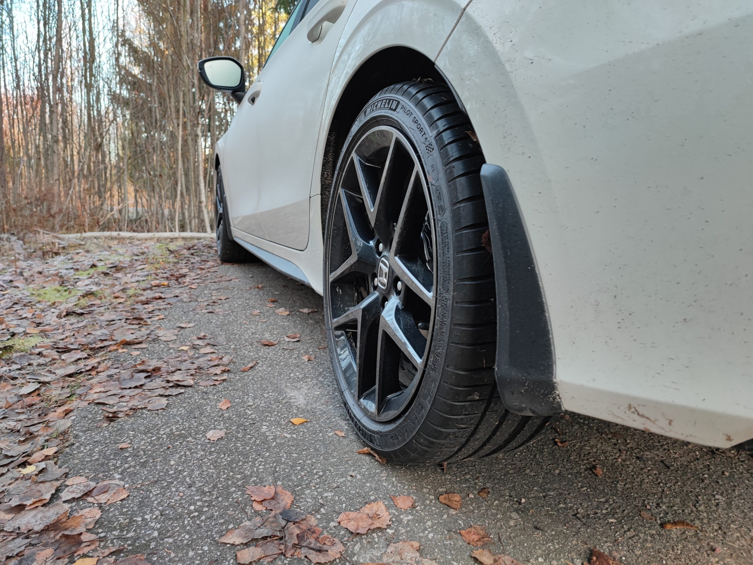 Renkaat, vanteet ja roiskeläpät