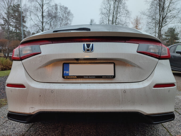 Takapuolen siloittelua ja kännykän latausta